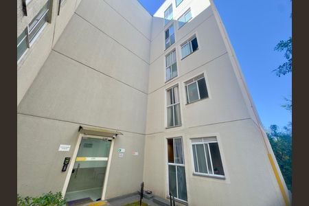 Apartamento para alugar com 50m², 2 quartos e sem vagaPlaca instalada na fachada do imóvel 