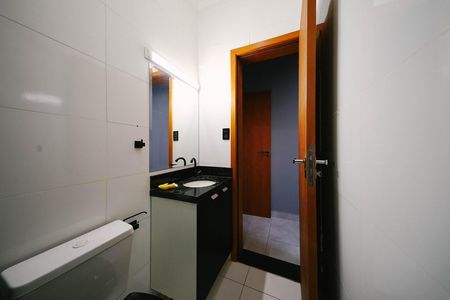 Casa para alugar com 72m², 2 quartos e 2 vagas Casa para alugar com 72m², 2 quartos e 2 vagasBanheiro da Suíte 2