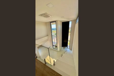 Casa de condomínio à venda com 225m², 3 quartos e 4 vagas