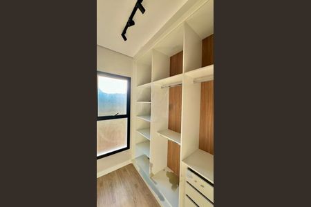 Casa de condomínio à venda com 225m², 3 quartos e 4 vagas