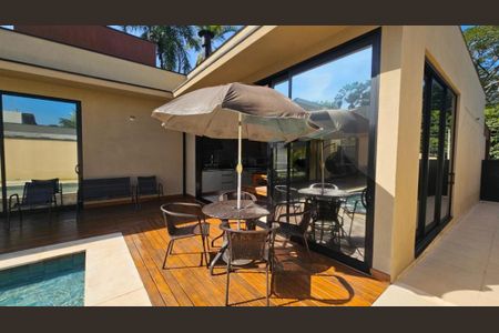 Casa de condomínio à venda com 246m², 3 quartos e 4 vagas