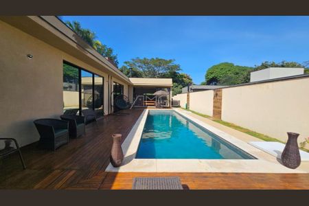 Casa de condomínio à venda com 246m², 3 quartos e 4 vagas