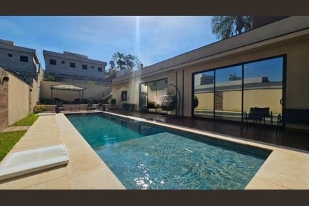 Casa de condomínio à venda com 246m², 3 quartos e 4 vagas
