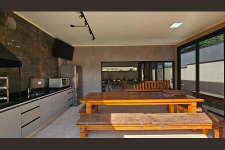 Casa de condomínio à venda com 246m², 3 quartos e 4 vagas