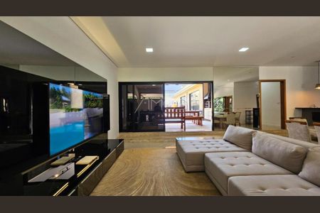 Casa de condomínio à venda com 246m², 3 quartos e 4 vagas