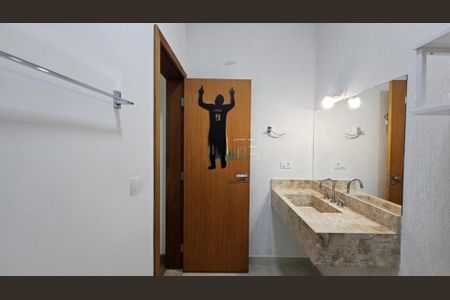 Casa de condomínio à venda com 246m², 3 quartos e 4 vagas