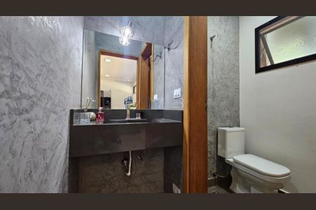 Casa de condomínio à venda com 246m², 3 quartos e 4 vagas