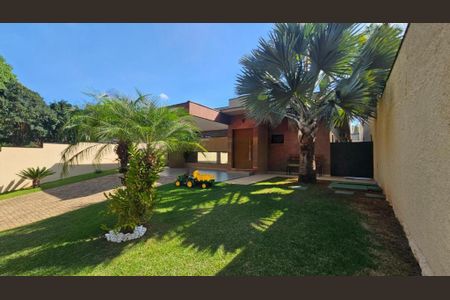 Casa de condomínio à venda com 246m², 3 quartos e 4 vagas