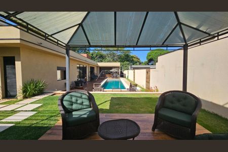 Casa de condomínio à venda com 246m², 3 quartos e 4 vagas