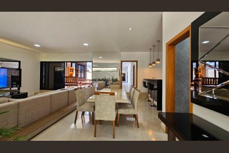 Casa de condomínio à venda com 246m², 3 quartos e 4 vagas