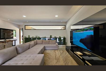 Casa de condomínio à venda com 246m², 3 quartos e 4 vagas