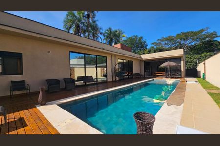 Casa de condomínio à venda com 246m², 3 quartos e 4 vagas