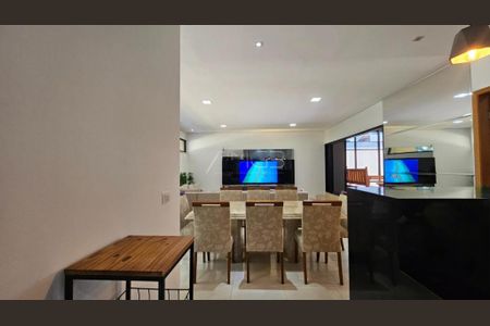 Casa de condomínio à venda com 246m², 3 quartos e 4 vagas