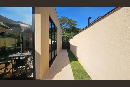 Casa de condomínio à venda com 246m², 3 quartos e 4 vagas