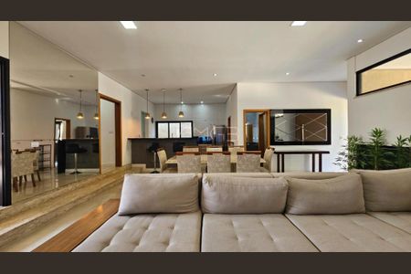 Casa de condomínio à venda com 246m², 3 quartos e 4 vagas
