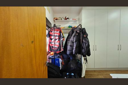 Casa de condomínio à venda com 246m², 3 quartos e 4 vagas