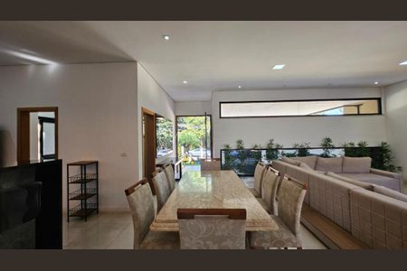 Casa de condomínio à venda com 246m², 3 quartos e 4 vagas