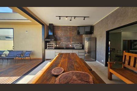 Casa de condomínio à venda com 246m², 3 quartos e 4 vagas