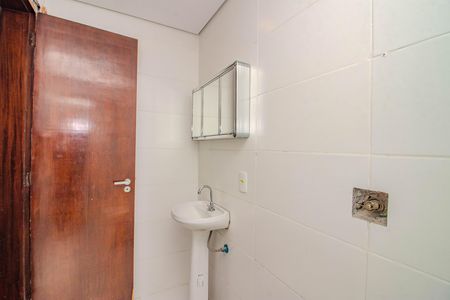 Banheiro de apartamento à venda com 1 quarto, 47m² em Vila Jardim, Porto Alegre