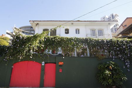 Fachada de casa à venda com 4 quartos, 264m² em Santa Lúcia, Belo Horizonte