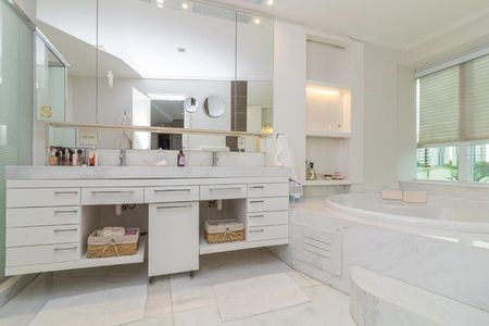 Apartamento para alugar com 312m², 3 quartos e 3 vagas Apartamento para alugar com 312m², 3 quartos e 3 vagasBanheiro social