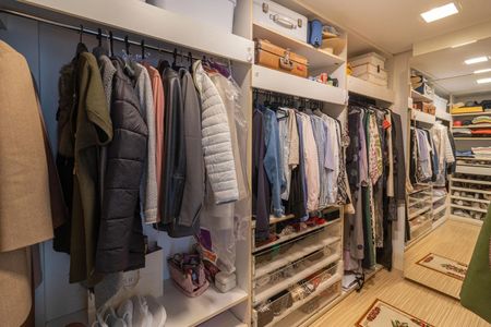 Apartamento para alugar com 312m², 3 quartos e 3 vagas Apartamento para alugar com 312m², 3 quartos e 3 vagasCloset da Suíte