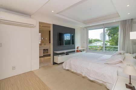 Apartamento para alugar com 312m², 3 quartos e 3 vagas Apartamento para alugar com 312m², 3 quartos e 3 vagasSuíte