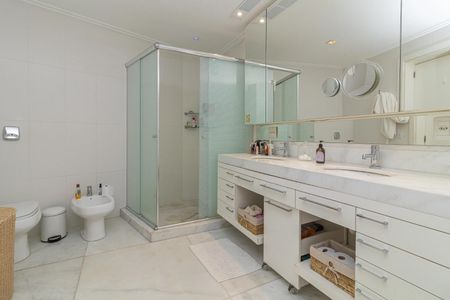 Apartamento para alugar com 312m², 3 quartos e 3 vagas Apartamento para alugar com 312m², 3 quartos e 3 vagasBanheiro social