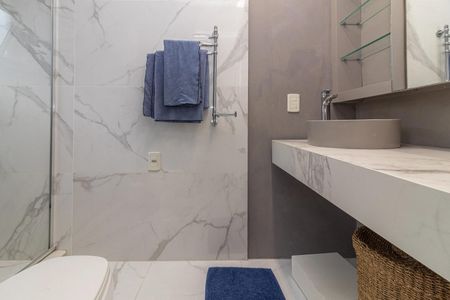 Apartamento para alugar com 312m², 3 quartos e 3 vagas Apartamento para alugar com 312m², 3 quartos e 3 vagasBanheiro da Suíte