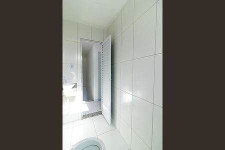 Casa de condomínio para alugar com 65m², 2 quartos e 1 vaga Casa de condomínio para alugar com 65m², 2 quartos e 1 vagaBanheiro