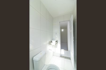 Casa de condomínio para alugar com 65m², 2 quartos e 1 vaga Casa de condomínio para alugar com 65m², 2 quartos e 1 vagaBanheiro