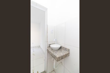 Lavabo de casa de condomínio para alugar com 2 quartos, 65m² em Bangu, Rio de Janeiro