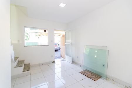Casa de condomínio para alugar com 65m², 2 quartos e 1 vaga Casa de condomínio para alugar com 65m², 2 quartos e 1 vagaSala