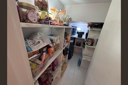 Apartamento à venda com 350m², 3 quartos e 4 vagas Apartamento à venda com 350m², 3 quartos e 4 vagasDespensa