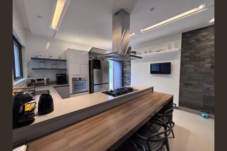 Apartamento à venda com 350m², 3 quartos e 4 vagas Apartamento à venda com 350m², 3 quartos e 4 vagasCozinha