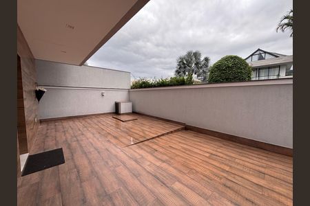 Apartamento à venda com 350m², 3 quartos e 4 vagas Apartamento à venda com 350m², 3 quartos e 4 vagasÁrea externa