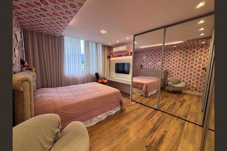 Apartamento à venda com 350m², 3 quartos e 4 vagas Apartamento à venda com 350m², 3 quartos e 4 vagasSuite 2