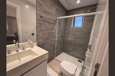 Apartamento à venda com 350m², 3 quartos e 4 vagas Apartamento à venda com 350m², 3 quartos e 4 vagasBanheiro da Suíte 3
