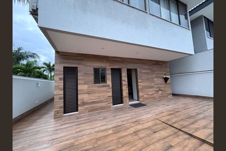 Apartamento à venda com 350m², 3 quartos e 4 vagas Apartamento à venda com 350m², 3 quartos e 4 vagasÁrea externa