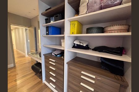 Apartamento à venda com 350m², 3 quartos e 4 vagas Apartamento à venda com 350m², 3 quartos e 4 vagasCloset da suíte 1