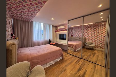 Apartamento à venda com 350m², 3 quartos e 4 vagas Apartamento à venda com 350m², 3 quartos e 4 vagasSuíte 2