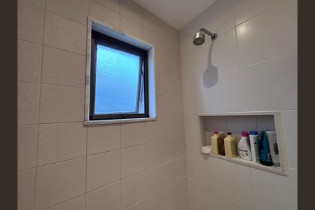 Apartamento à venda com 350m², 3 quartos e 4 vagas Apartamento à venda com 350m², 3 quartos e 4 vagasBanheiro da Suíte 2