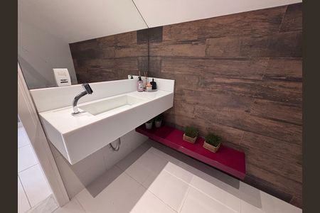 Apartamento à venda com 350m², 3 quartos e 4 vagas Apartamento à venda com 350m², 3 quartos e 4 vagasBanheiro do sótão