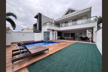 Apartamento à venda com 350m², 3 quartos e 4 vagas Apartamento à venda com 350m², 3 quartos e 4 vagasÁrea externa