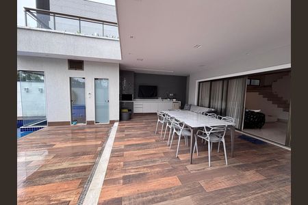 Apartamento à venda com 350m², 3 quartos e 4 vagas Apartamento à venda com 350m², 3 quartos e 4 vagasÁrea externa