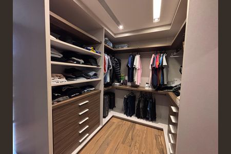 Apartamento à venda com 350m², 3 quartos e 4 vagas Apartamento à venda com 350m², 3 quartos e 4 vagasCloset da suíte 1