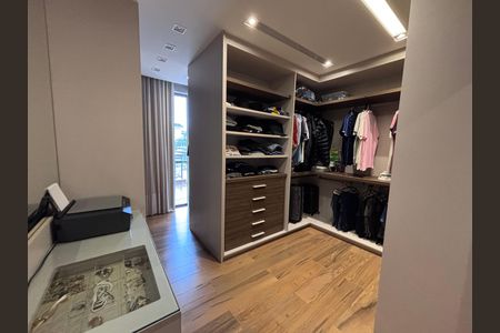 Apartamento à venda com 350m², 3 quartos e 4 vagas Apartamento à venda com 350m², 3 quartos e 4 vagasCloset da suíte 1