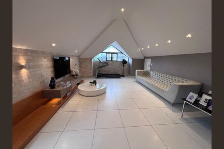 Apartamento à venda com 350m², 3 quartos e 4 vagas Apartamento à venda com 350m², 3 quartos e 4 vagasSótão