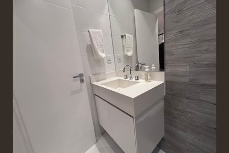 Apartamento à venda com 350m², 3 quartos e 4 vagas Apartamento à venda com 350m², 3 quartos e 4 vagasBanheiro da Suíte 3