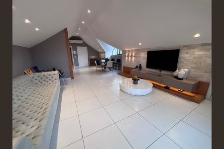 Apartamento à venda com 350m², 3 quartos e 4 vagas Apartamento à venda com 350m², 3 quartos e 4 vagasSótão